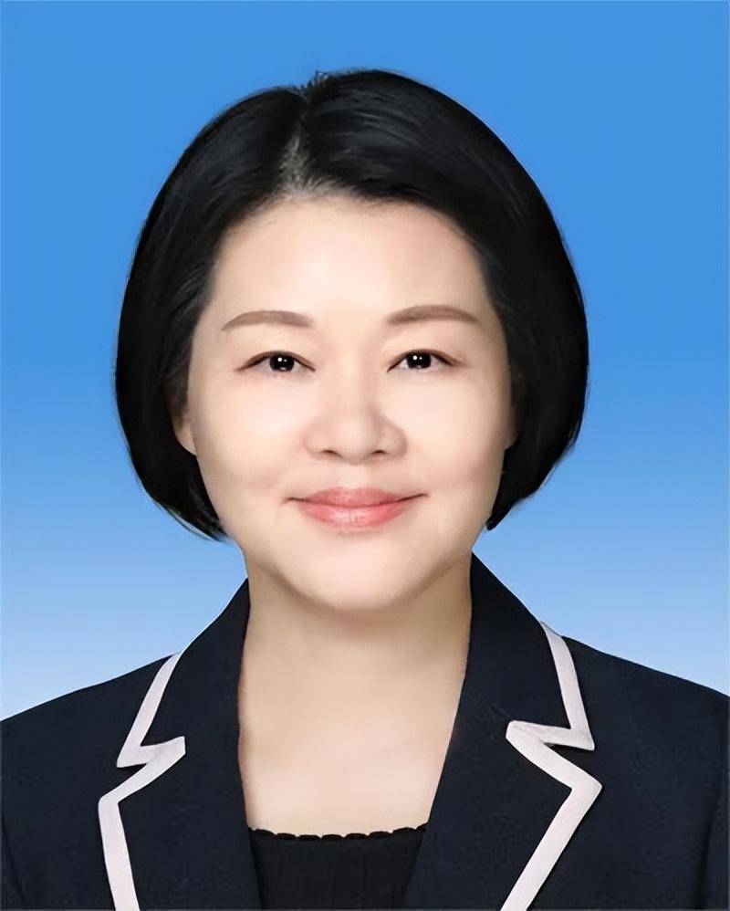 手机盖板玻璃:徐姗娜已任新华社副秘书长，曾长期在福建工作