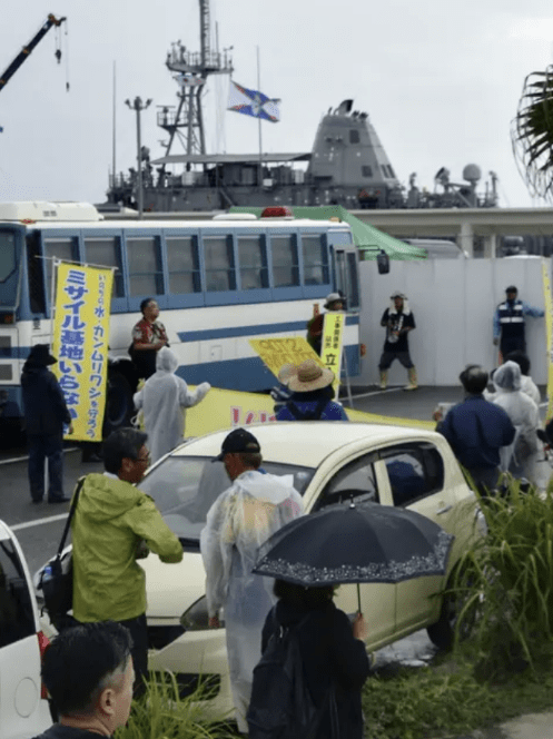 �:邻近钓鱼岛，美军舰14年来首次停靠石垣岛，遭当地民众抗议